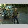 Hans-Peter Hirschle vor dem Festwagen des ASV 007.jpg